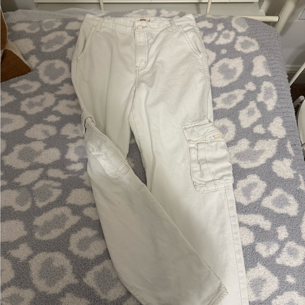 Levi Cream Cargo Jeans